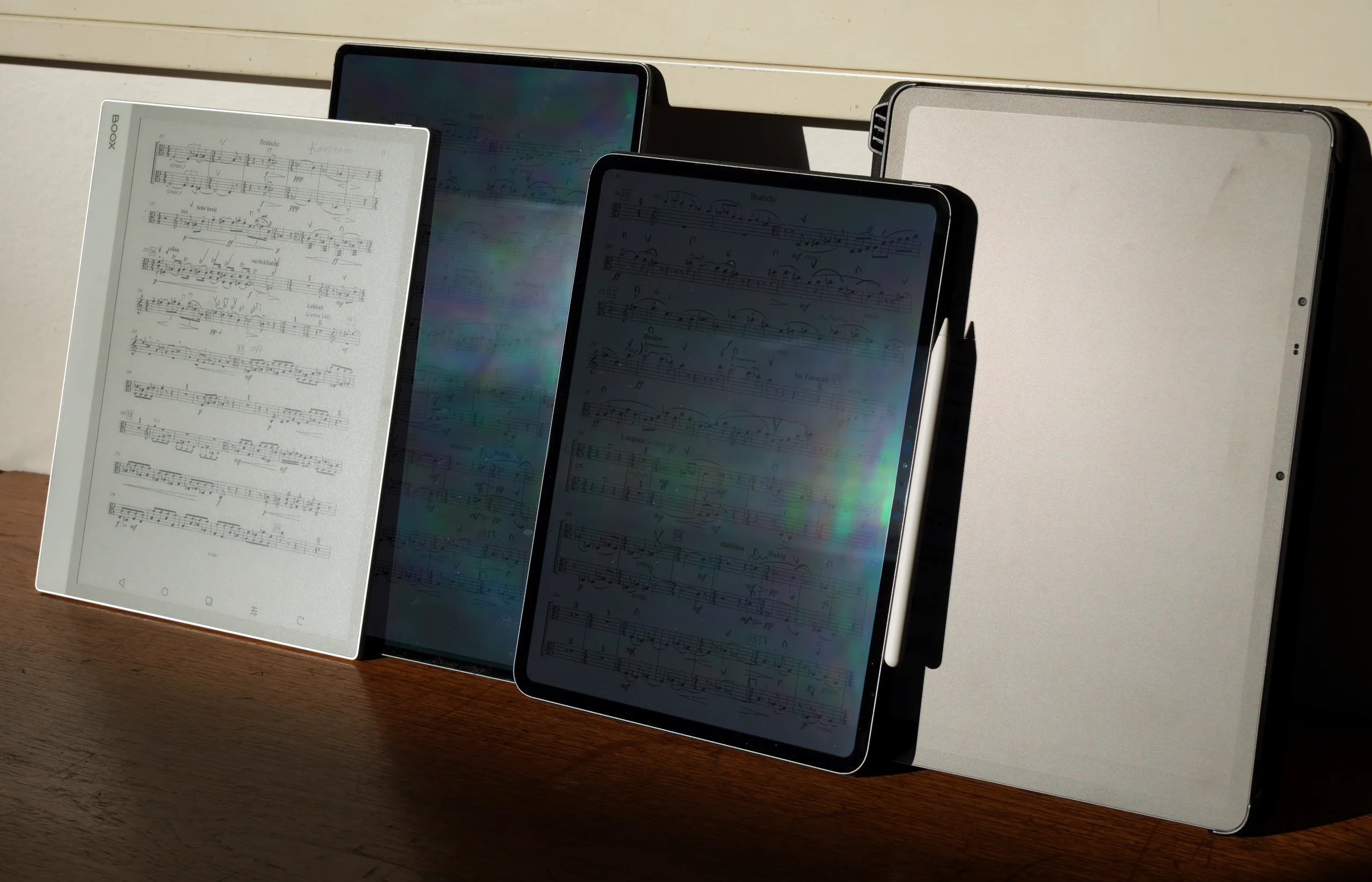 TCL NxtPaper 14 - Comparison with iPad, Samsung tablet and e-reader